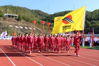 星空平台（中国）官方网站集团代表队参加我县第二届全民运动会开幕式